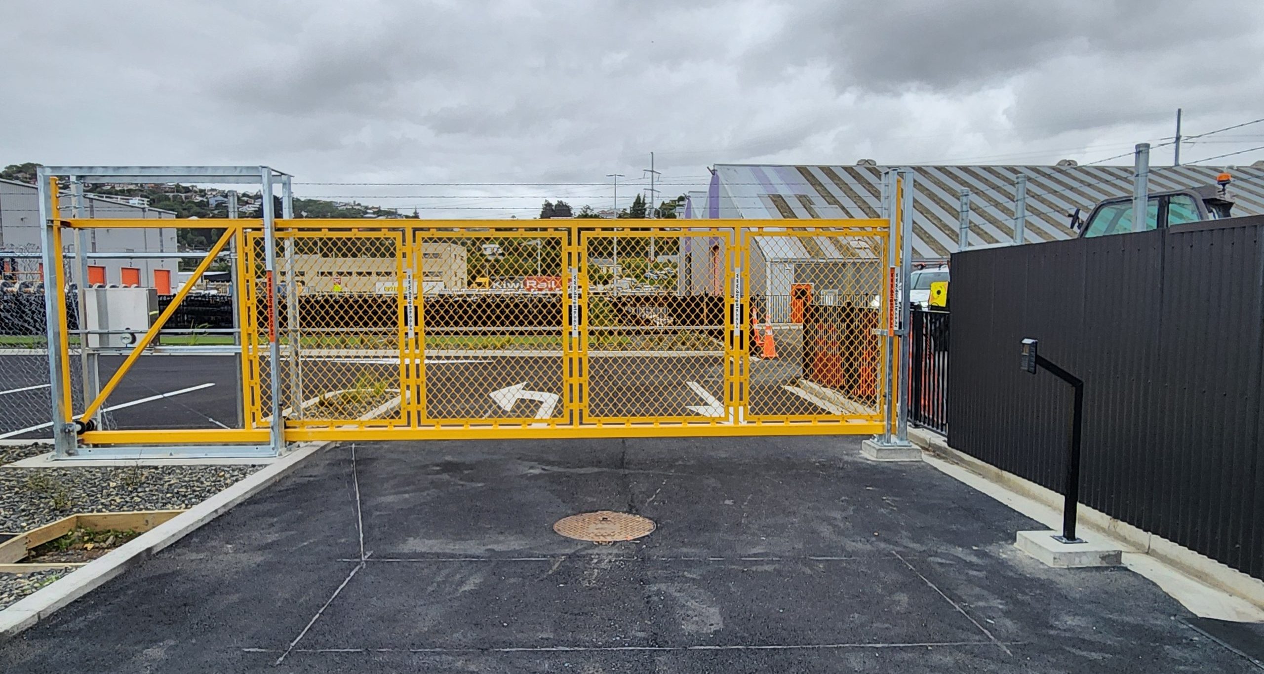 Bullet Gate™️, high speed gate, high speed cantilever gate